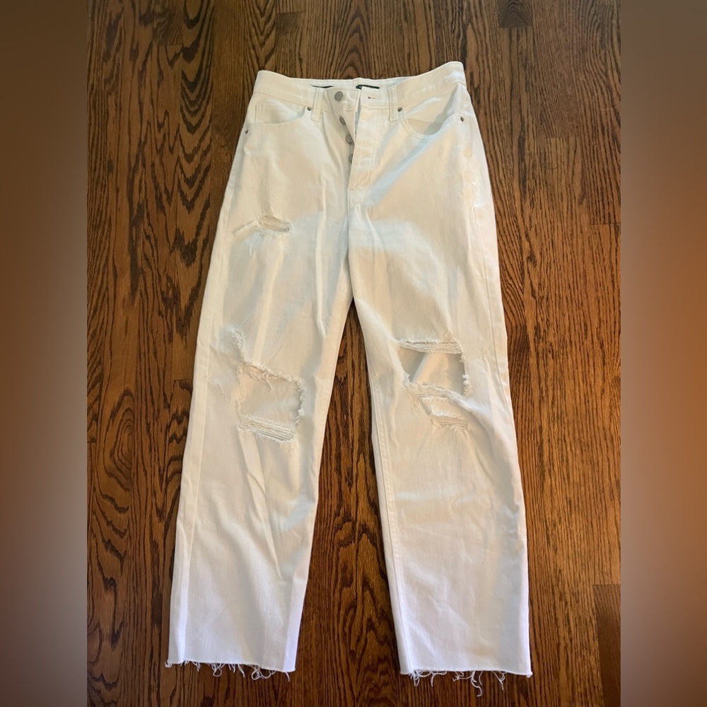 White distressed jeans